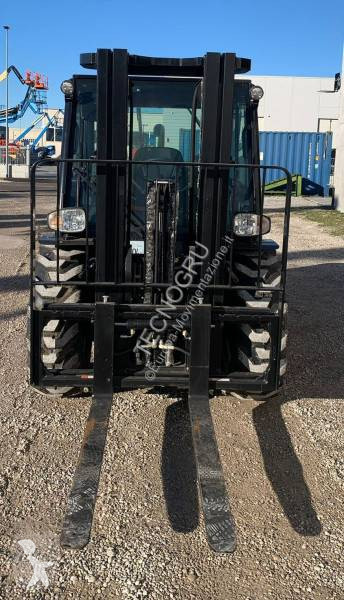 Carretilla todoterreno Manitou MC25-4