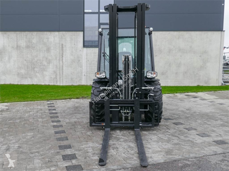 رافعة شوكية لجميع التضاريس Manitou MC 30-4