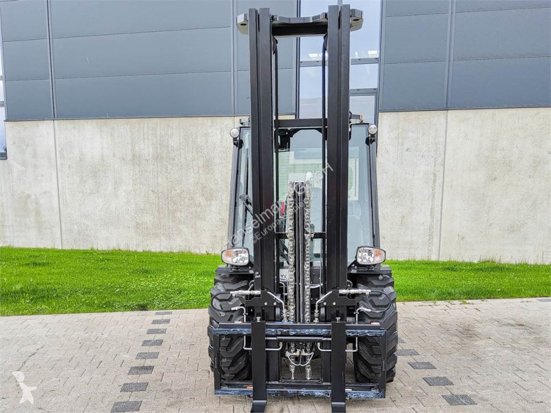Stivuitor toate terenurile Manitou MC 30-4