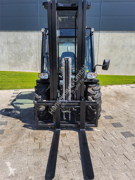 Stivuitor toate terenurile Manitou MC 30-4