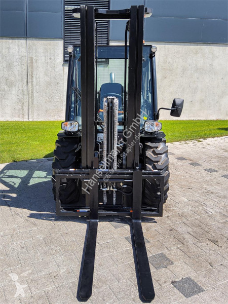 رافعة شوكية لجميع التضاريس Manitou MC 304