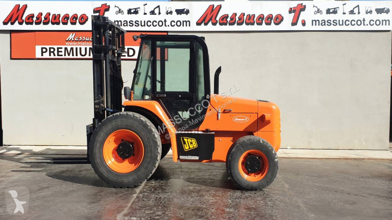 رافعة شوكية لجميع التضاريس JCB 940 4x2