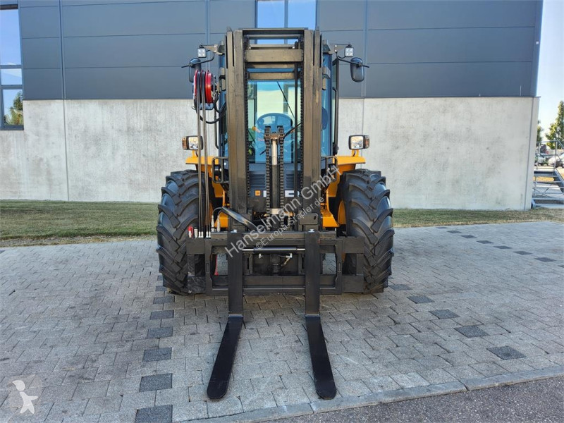 رافعة شوكية لجميع التضاريس JCB 940-4 SV
