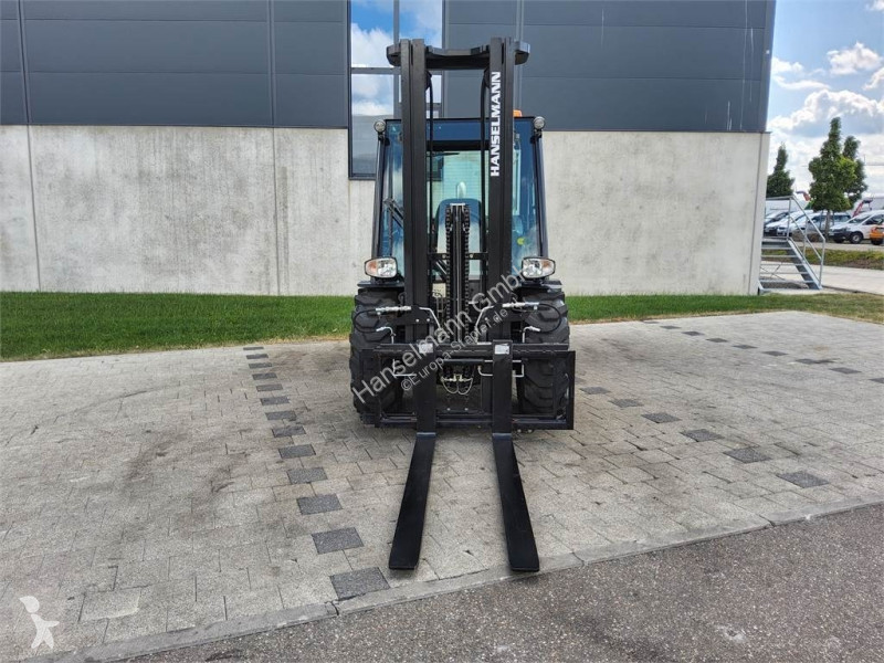رافعة شوكية لجميع التضاريس Manitou MC 30-4