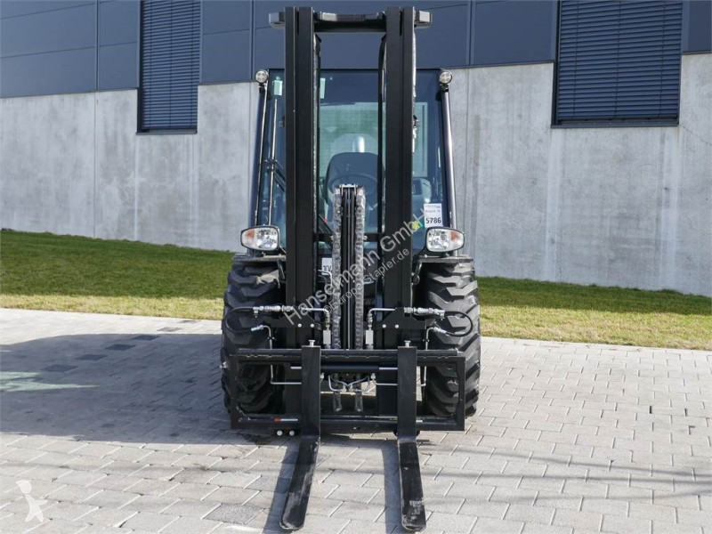 Carretilla todoterreno Manitou MC 25-4