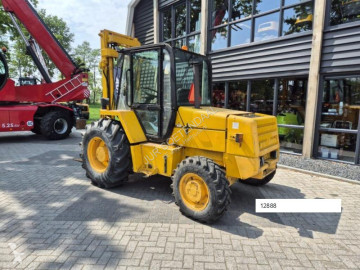 رافعة شوكية لجميع التضاريس JCB