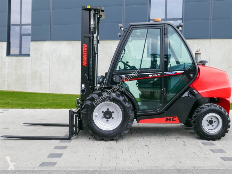 Carretilla todoterreno Manitou MC 25-4