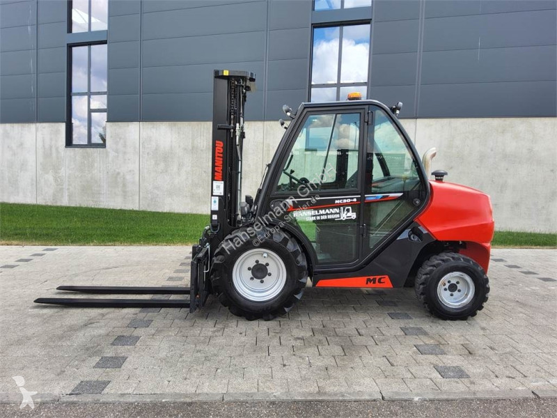 رافعة شوكية لجميع التضاريس Manitou MC 30-4