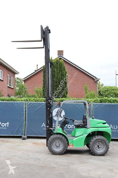 Carretilla todoterreno Mast Explorer H15D