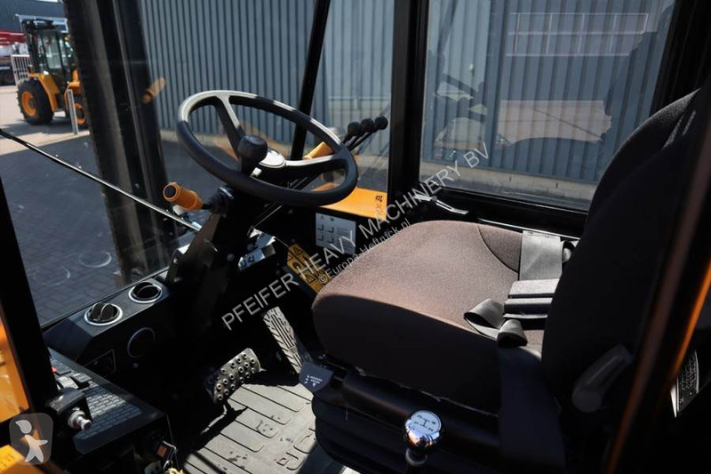 Chariot tout terrain JCB -4 T4 Valid...