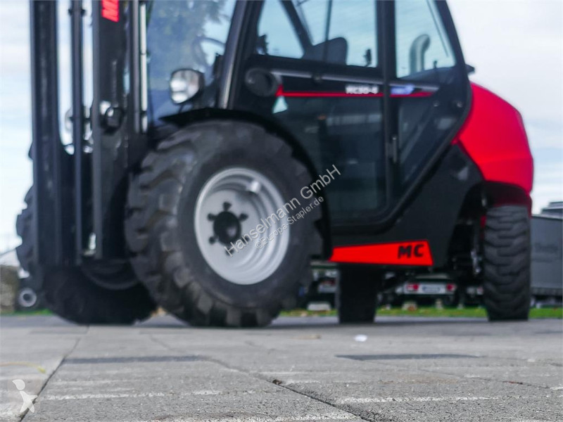 رافعة شوكية لجميع التضاريس Manitou MC 304