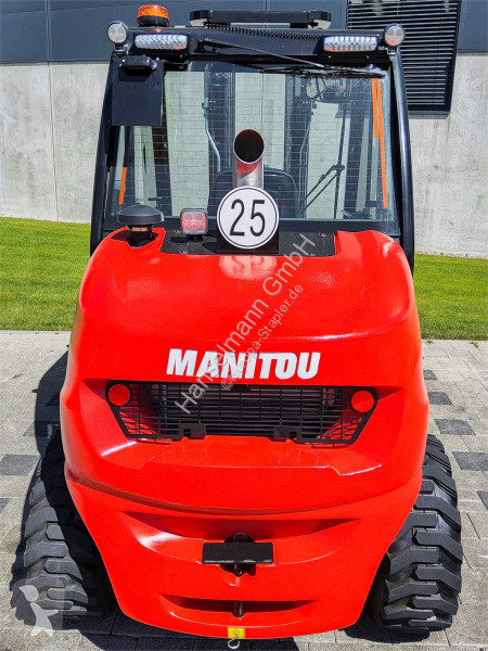 رافعة شوكية لجميع التضاريس Manitou MC 304