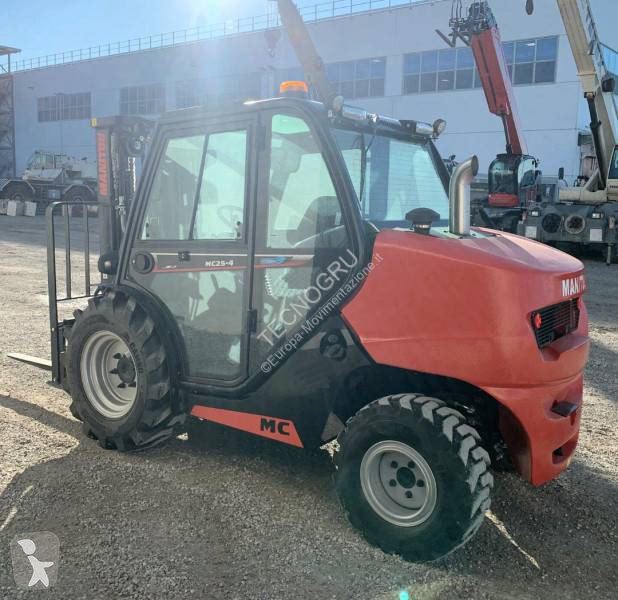Carretilla todoterreno Manitou MC25-4