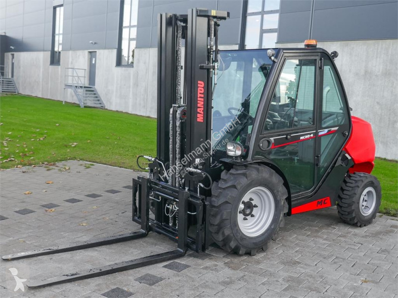 رافعة شوكية لجميع التضاريس Manitou MC 304