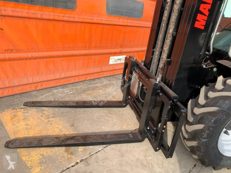 Carretilla todoterreno Manitou MC30-4 DK 4X4