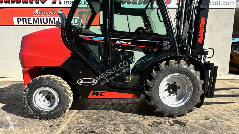 رافعة شوكية لجميع التضاريس Manitou MC 304 4X4