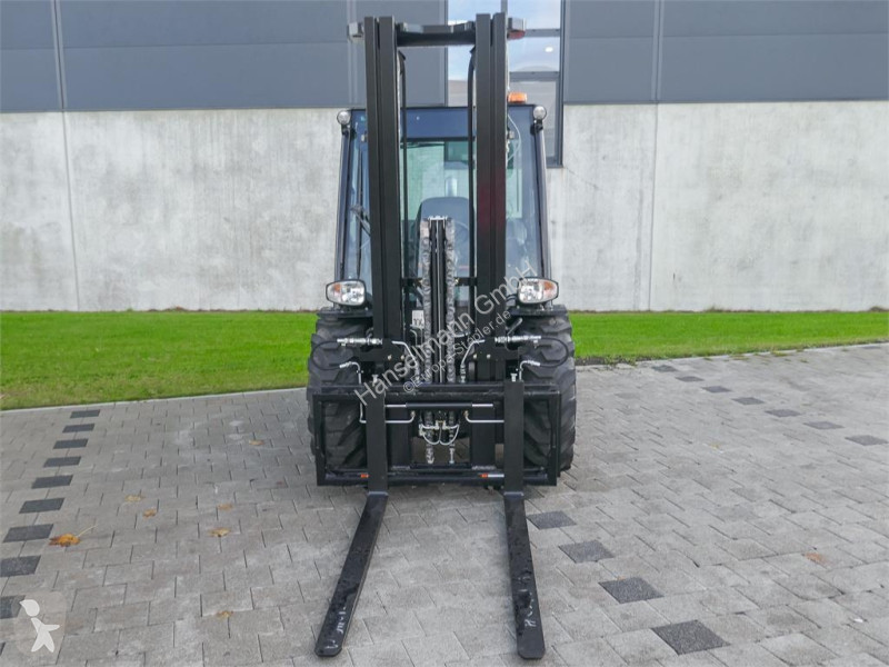 رافعة شوكية لجميع التضاريس Manitou MC 304