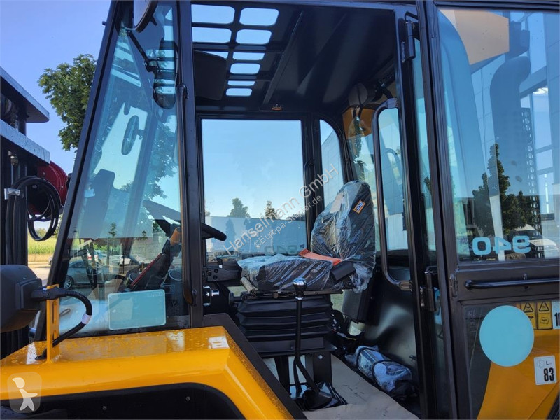 رافعة شوكية لجميع التضاريس JCB 940-4 SV