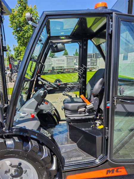 Stivuitor toate terenurile Manitou MC 30-4