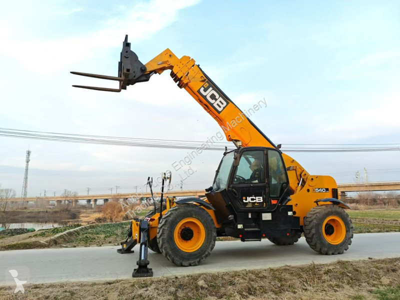 Високопроходим мотокар JCB