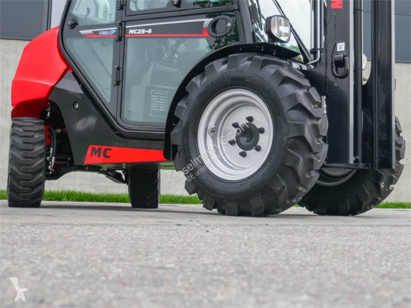 Carretilla todoterreno Manitou MC 25-4