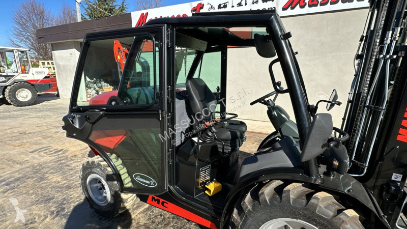 رافعة شوكية لجميع التضاريس Manitou MC 304 4X4