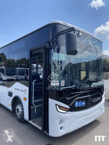 Autobús interurbano Isuzu
