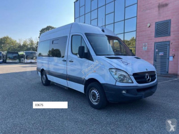 Mercedes minibus