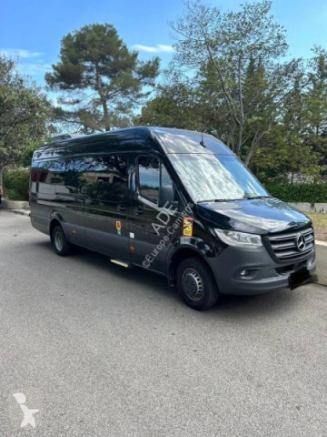 Mercedes minibus