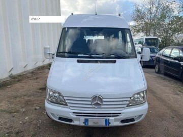 Mercedes minibus