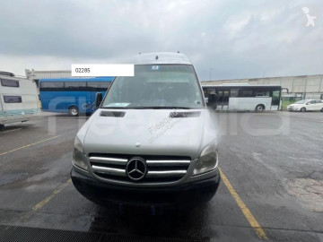 Mercedes minibus