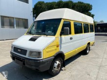 Autobús Iveco Daily 40-10 autoescuela usado