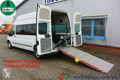 Autobús Ford Transit 125T300 8 Sitze Rollstuhrampe Scheckheft minibús usado