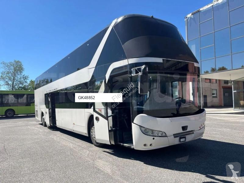 باص Neoplan Skyliner