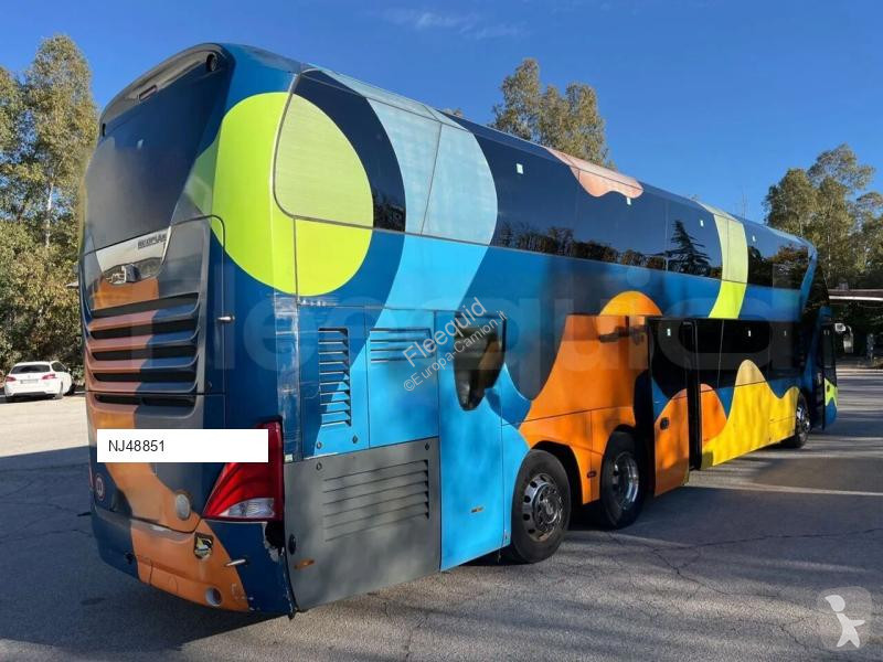 باص Neoplan Skyliner