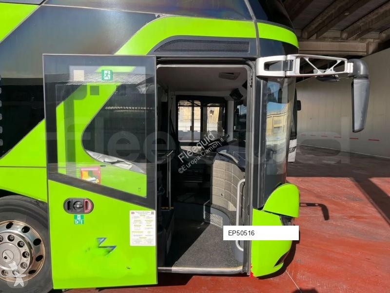 باص Neoplan Skyliner