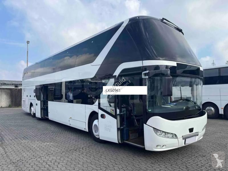 باص Neoplan Skyliner