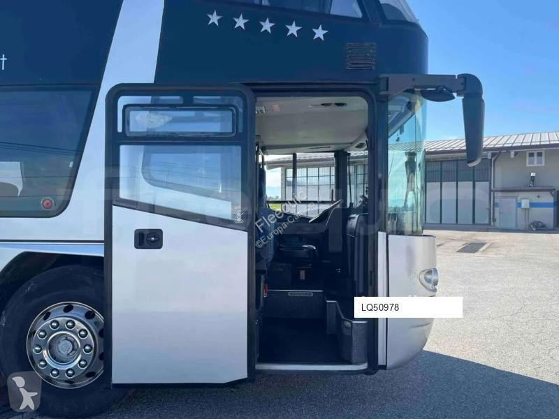 باص Neoplan Cityliner