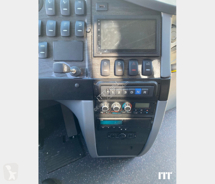 باص Isuzu Visigo