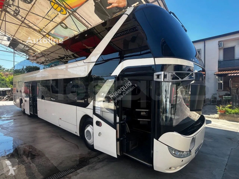 باص Neoplan Skyliner