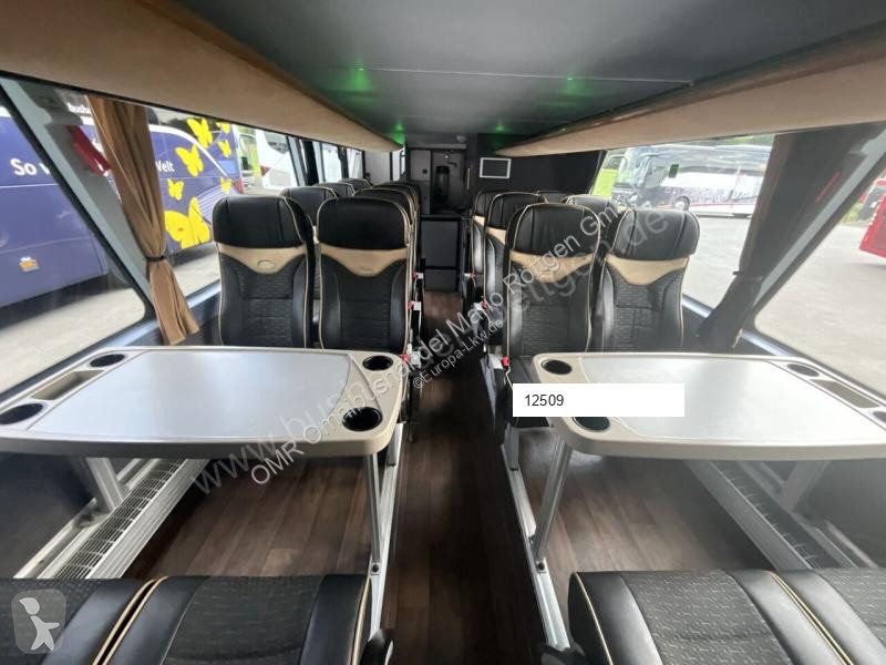 باص Neoplan Skyliner L