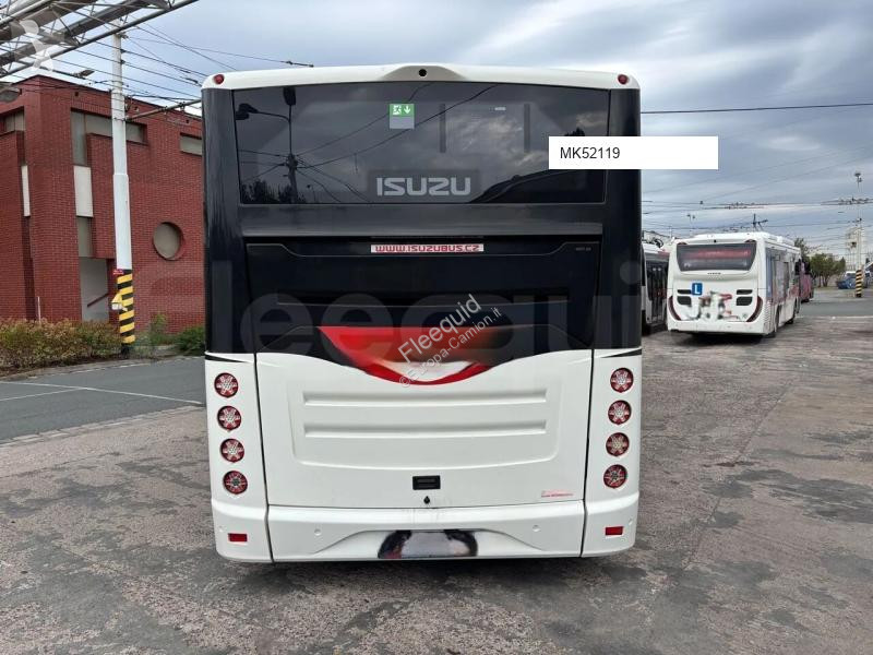 Autobussen Isuzu Novo