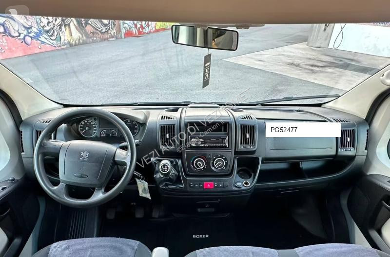 Veículo utilitário Peugeot 9 posti