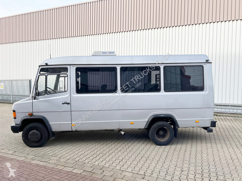 Autobussen Mercedes 711 D-KA 4x2 711 D-KA 4x2,...