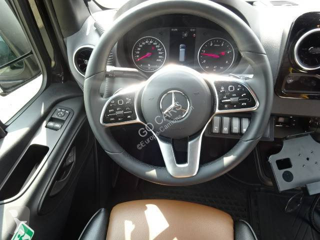 Veicolo commerciale Mercedes 519 18+1+1 VIP