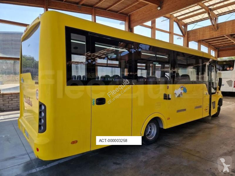 باص Iveco Indcar