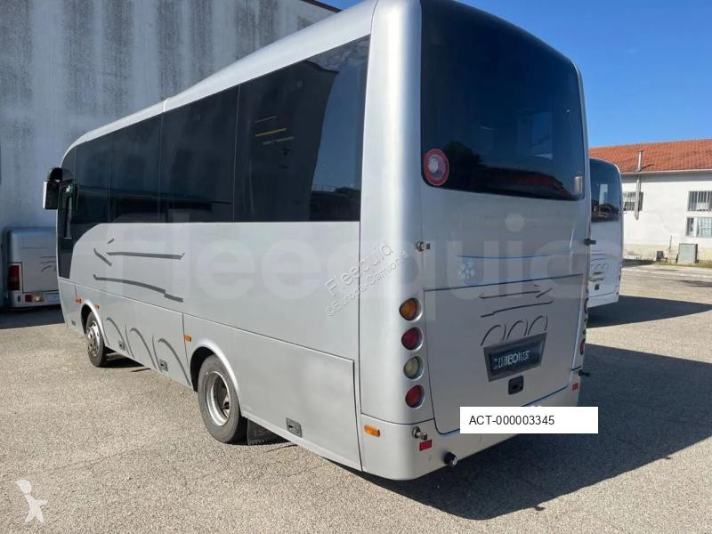 Bus Isuzu Novo