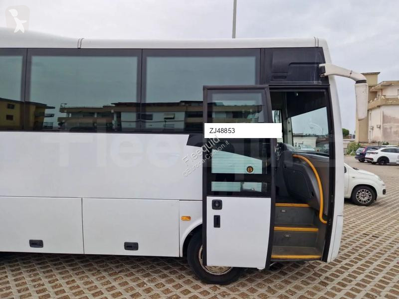باص Isuzu Novo