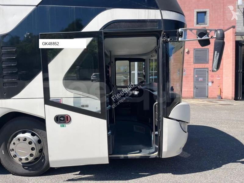 باص Neoplan Skyliner