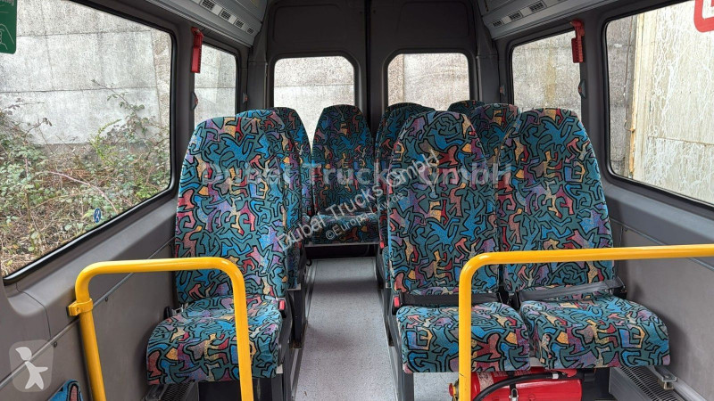 باص Mercedes 515 15-Sitzplätze